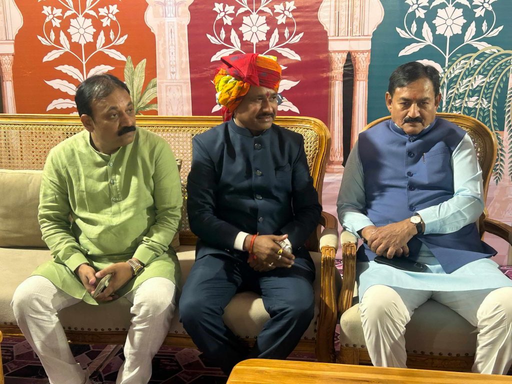 પાટણના ઠાકોર સમાજ દ્વારા અમદાવાદના દાનવીર બાબાભાઈ ભરવાડની દીકરીના લગ્ન… પાટણના ઠાકોર સમાજ દ્વારા અમદાવાદના દાનવીર બાબાભાઈ ભરવાડની દીકરીના લગ્ન...