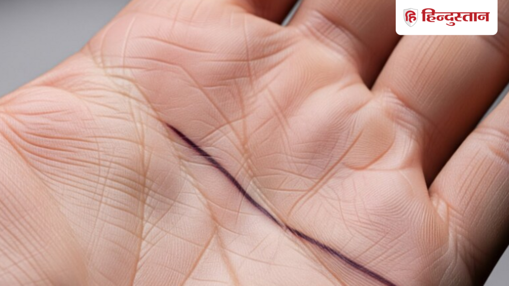 Palmistry: हाथ में कहां होती है मस्तिष्क रेखा, नौकरी, बिजनेस में तरक्की कौन सी रेखा...