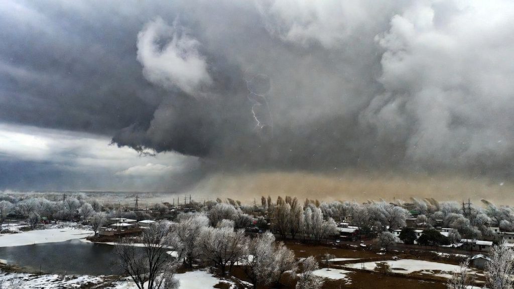 उत्तर भारत के 7 राज्यों में मौसम लाएगा तूफान! मैदानी इलाकों में होगी बारिश, पहाड़ों पर बिछेगी वर्फ की...