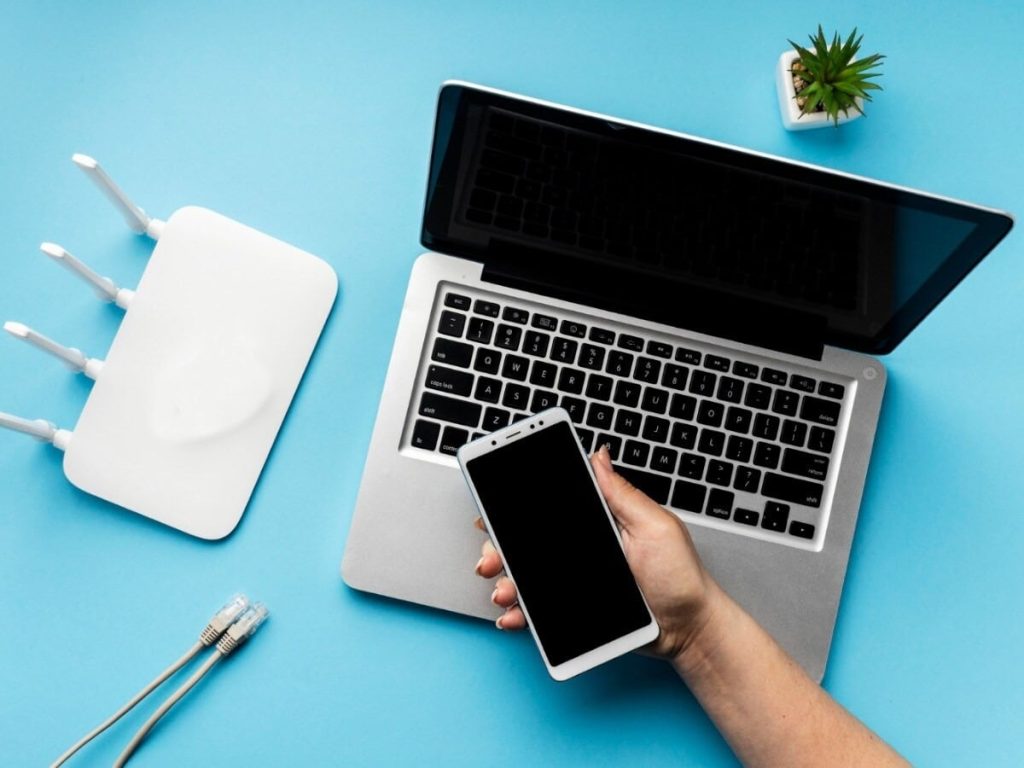 इस Broadband में 300Mbps की इंटरनेट स्पीड, फ्री Netflix और 1000 TV चैनल्स, खुश कर देगी...