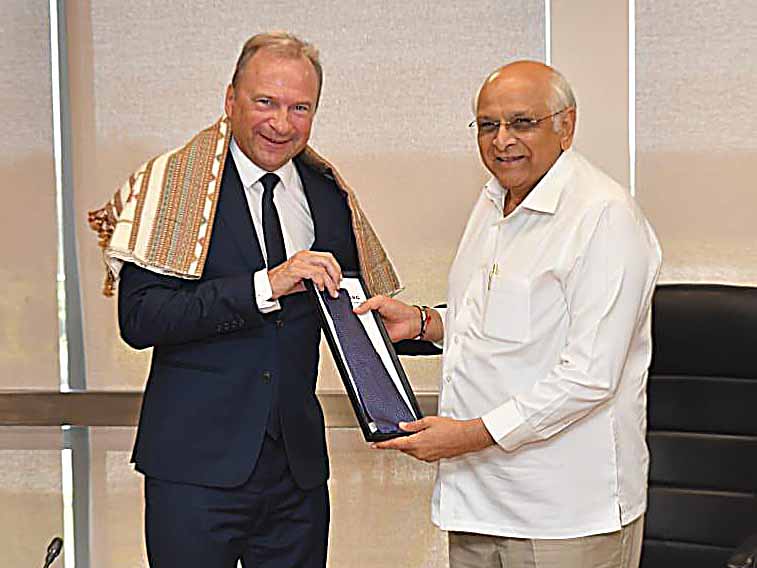 ગિફ્ટ સિટીમાં ઈન્ટરનેશનલ ફાયનાંન્સિગ સેક્ટરમાં રોકાણો માટે લેકઝમબર્ગની… ગિફ્ટ સિટીમાં ઈન્ટરનેશનલ ફાયનાંન્સિગ સેક્ટરમાં રોકાણો માટે લેકઝમબર્ગની...