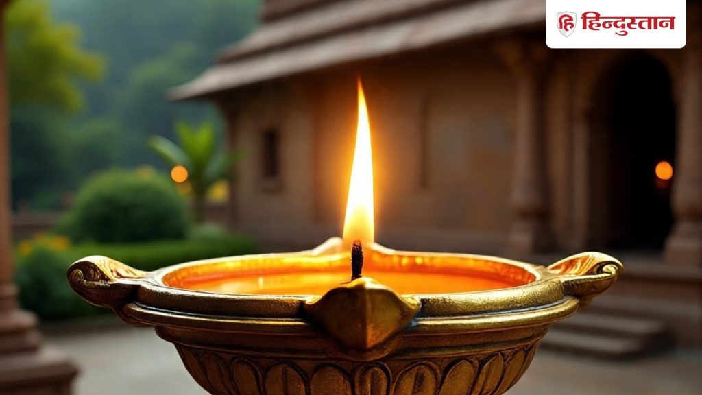रोज शाम घर के बाहर जलाते हैं दीया? भूलकर भी ना करें गलतियां, जान लें सही तरीका औ...