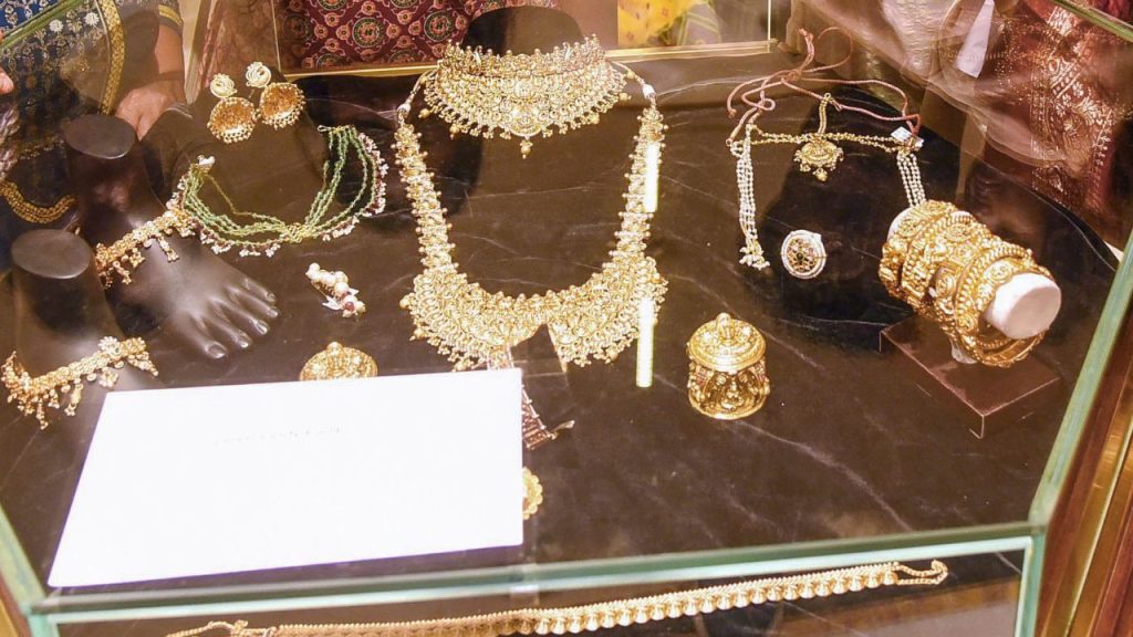 सोना-चांदी के दामों में फिर आया उछाल? जानें कितने बदल गए रेट | Gold and Silver Price today 8 February 2026 sunday Check Latest Rates In your...