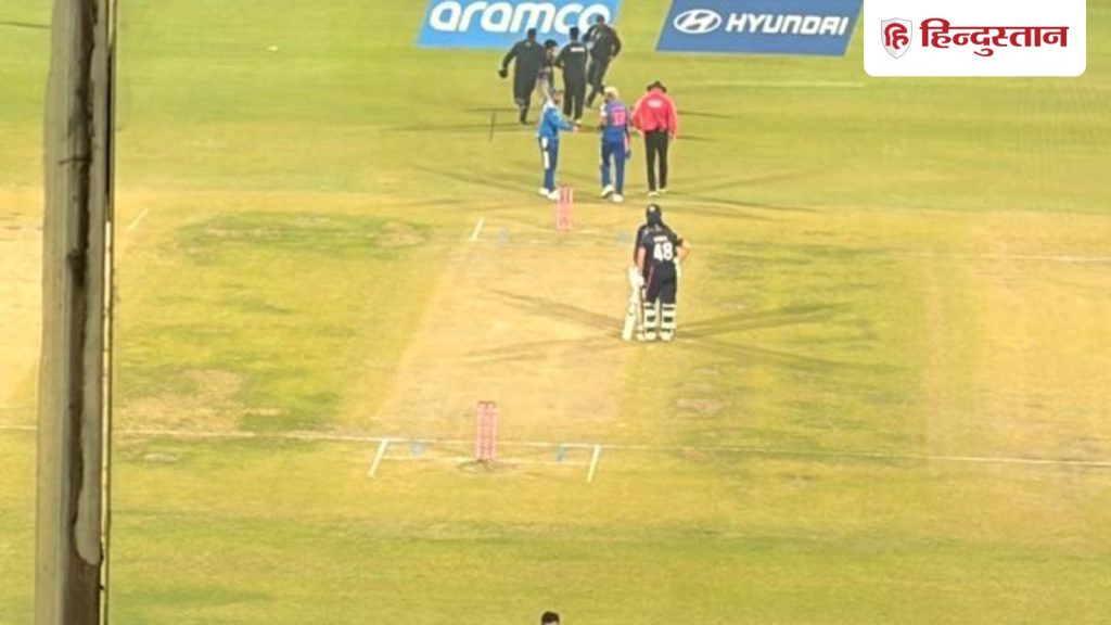 भारत बनाम नामीबिया मैच के दौरान हार्दिक पांड्या से मिलने ग्राउंड में घुसा फैंस, सुरक्षाकर्मियों ने...