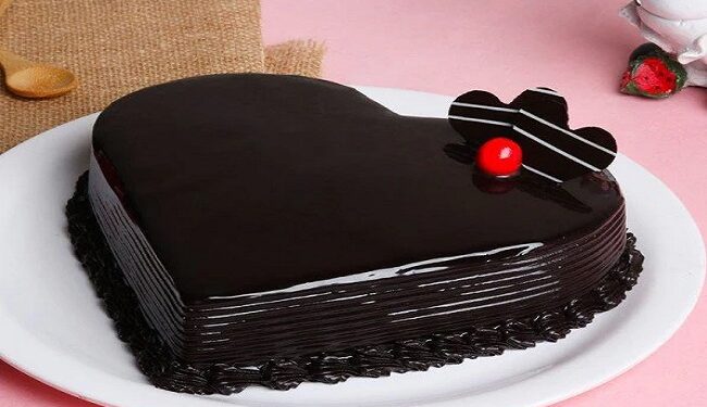 વેલેન્ટાઈન ડે સ્પેશિયલ બની જશે, તમારા પાર્ટનરને આ ખાસ વાનગી તૈયાર કરો અને ખવડાવો. heart shaped chocolate