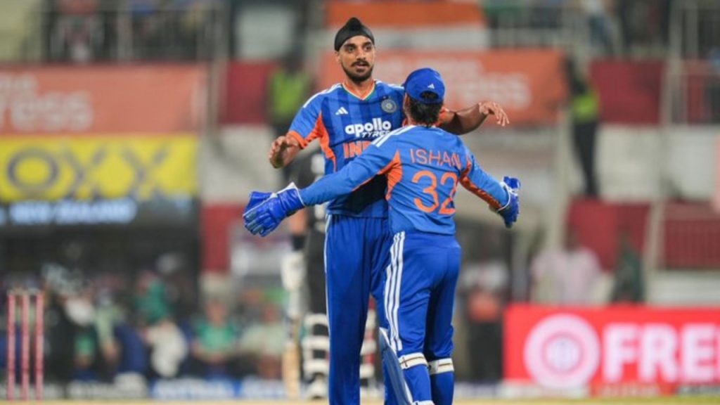 पावरप्ले के 'बादशाह' बने अर्शदीप सिंह, न्यूजीलैंड के खिलाफ रच डाला इतिहास | India vs New Zealand arshdeep singh registers new rocerd for 50 wickets in...
