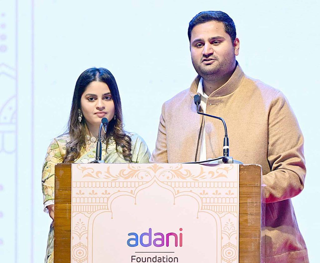 દિવા અને જીત અદાણીએ પહેલી મેરેજ એનિવર્સરી દિવ્યાંગ મહિલાઓ સાથે ઉજવી