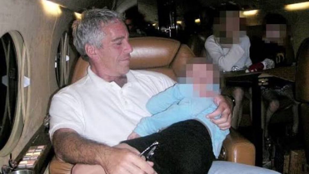 एक साथ 20 महिलाओं को गर्भवती करना चाहता था जेफ्री एपस्टीन, पूरे ब्रह्मांड में चाहता खुद का 'DNA राज' | Jeffrey Epstein wanted to impregnate 20 women at the same...