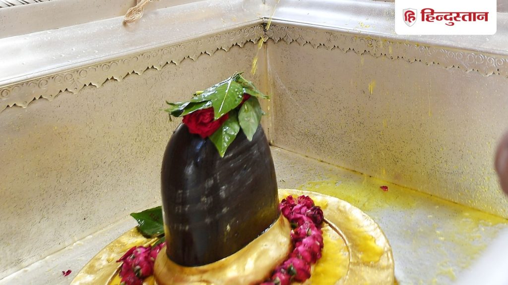 MahaShivratri: महाशिवरात्रि पर काशी विश्वनाथ मंदिर  बाबा भोलेनाथ कहां की पोशाक करेंगे...