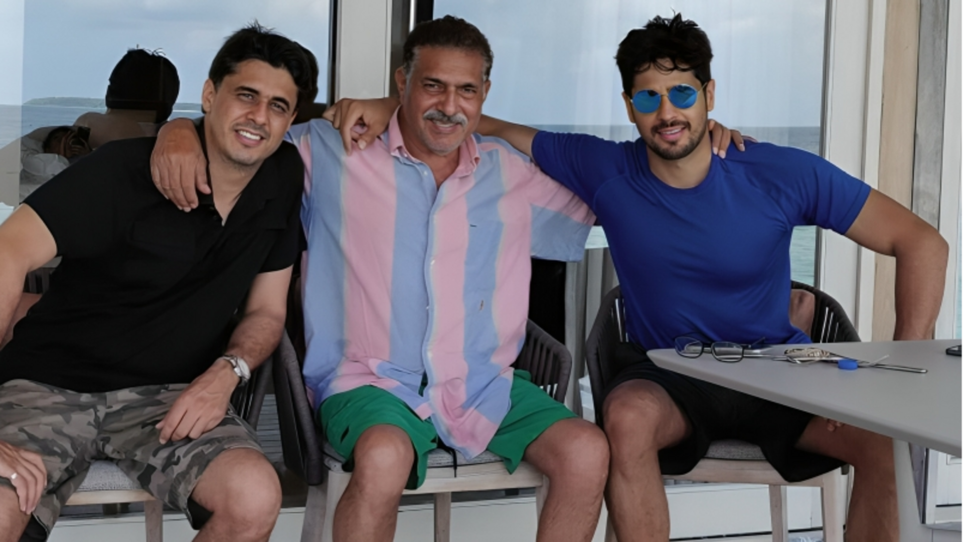 પિતાના અવસાનથી વ્યથિત સિદ્ધાર્થ મલ્હોત્રા, પ્રિયંકા ચોપરા સહિતના આ સ્ટાર્સે આપી હિંમત