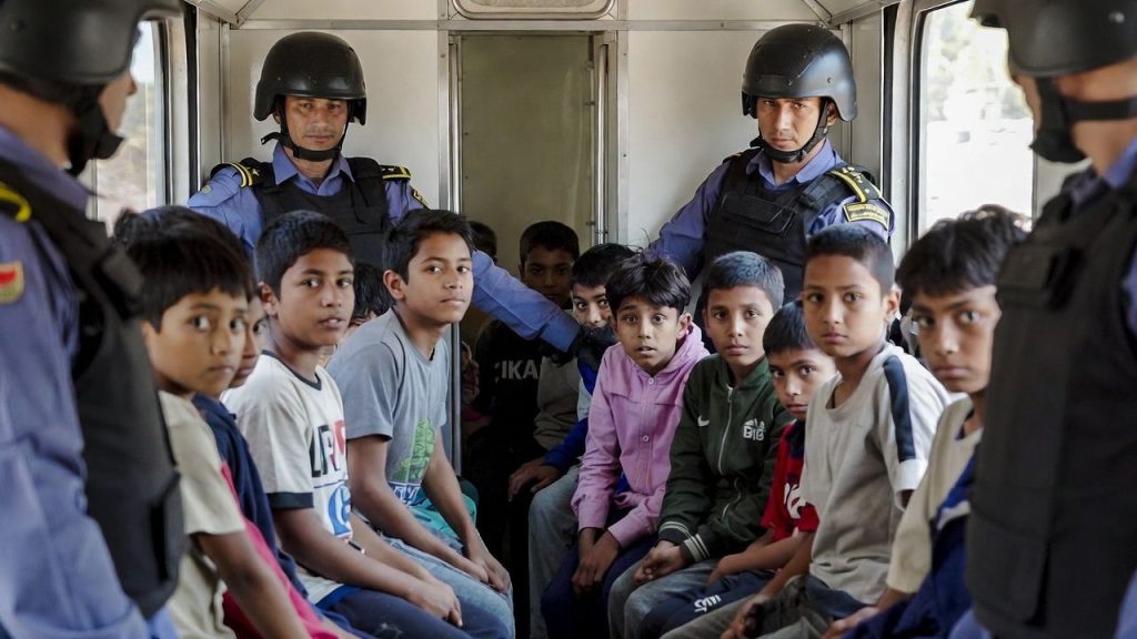 झारखंड के 10 लापता आदिवासी बच्चे बिहार के गया में मिले, पुलिस ने सुरक्षित लौटाया; जानें कैसे पहुंचे वहां | Ten Missing Tribal Children Rescued Jharkhand Kids Found in Gaya Police Trace...