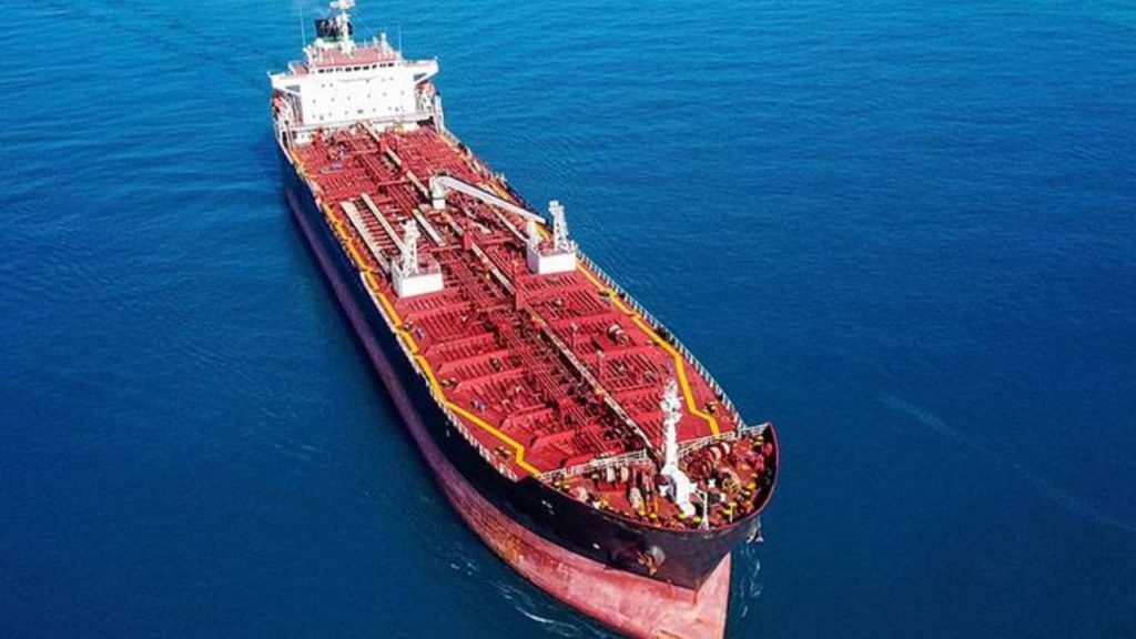 ईरानी नौसेना का बड़ा ऑपरेशन, फारसी खाड़ी में दो टैंकर किए जब्त, हिरासत में 15 क्रू मेंबर | Iranian Navy Major Operation in Persian Gulf Two Tankers Seized 15 Crew Members...