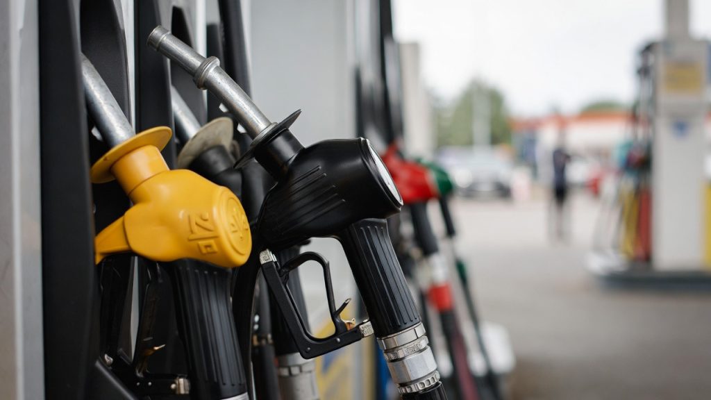 आज कितने बढ़े-घटे पेट्रोल-डीजल के दाम? यहां करें चेक | petrol diesel price today 4 February 2026 Wednesday check rates in your...