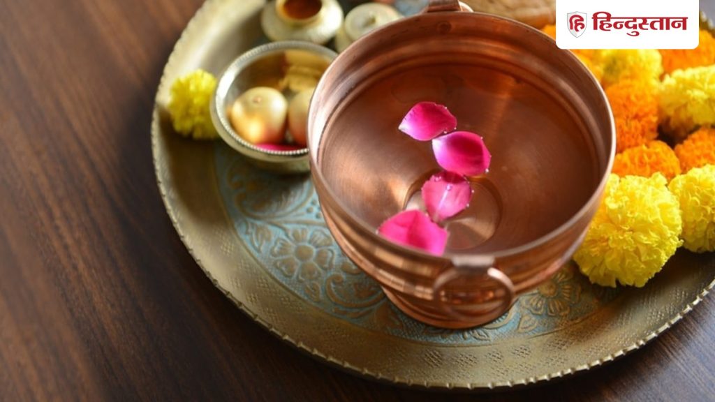 घर में गंगाजल को किस पात्र में रखना चाहिए? जानिए इससे जुड़े...
