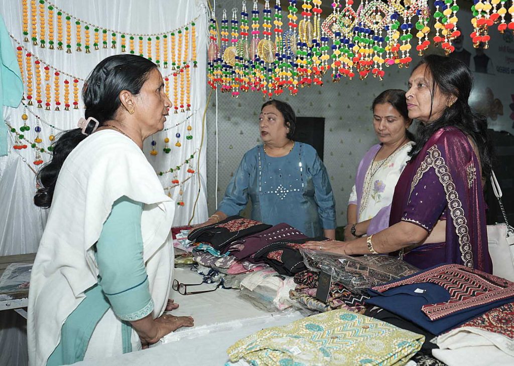 ‘હર ઘર સ્વદેશી’ થીમ સાથેની આ પહેલ MSMEs અને સ્ટાર્ટઅપ્સને વૈશ્વિક...