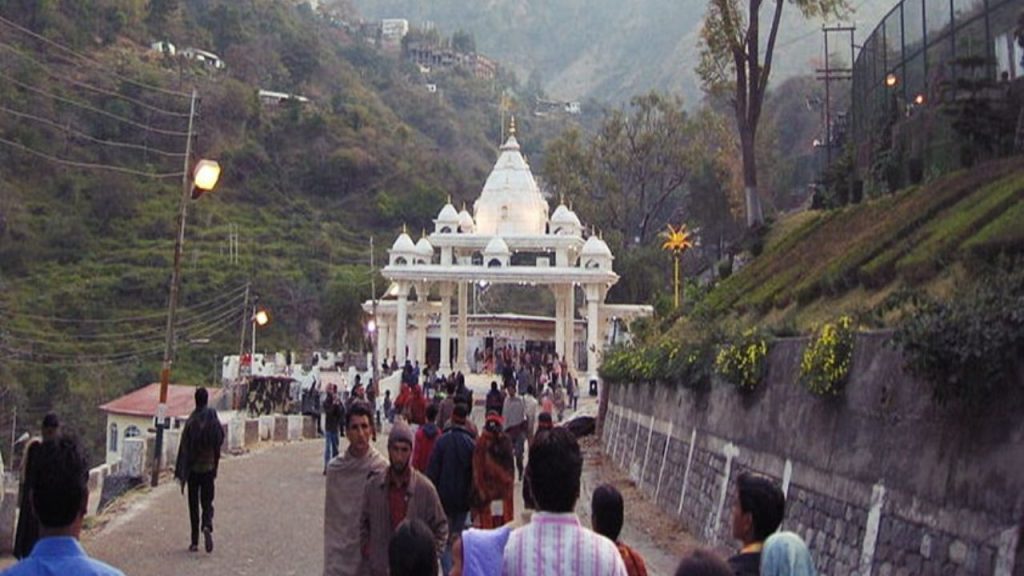 वैष्णो देवी आने वाले श्रद्धालुओं मिलेगा 10 लाख का बीमा बिल्कुल मुफ्त, श्राइन बोर्ड की बैठक में लगी मुहर | several proposals were approved in the Vaishno Devi Shrine Board...