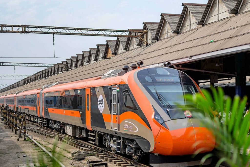 ગુજરાતમાંથી ચલાવવામાં આવતી વંદે ભારત એક્સપ્રેસ ટ્રેનોને મુસાફરોનો...