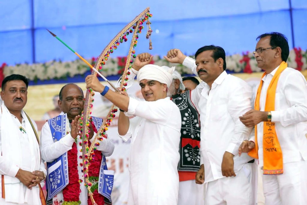 દેશના કોઈ રાજ્યમાં આદિવાસી સમાજ માટે ગુજરાત જેવું કામ થયું નથીઃ હર્ષ સંઘવી