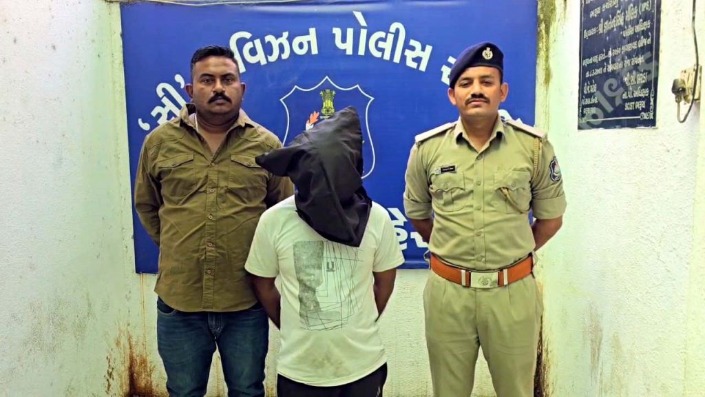 વિદ્યાર્થિની સાથે દુષ્કર્મ કરનાર સ્કૂલ વાન ચાલકની ભરૂચ પોલીસે અટકાયત કરી