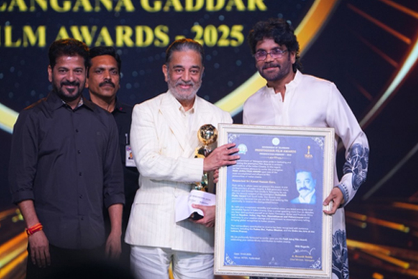 અભિનેતા કમલ હાસનને પ્રતિષ્ઠિત પેડી જયરાજ ફિલ્મ એવોર્ડ મળ્યો હતો