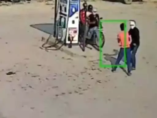 ઓએમજી! 6 યુવકો બે બાઇક પર પેટ્રોલ પંપ પર પહોંચ્યા, પછી…લાઈવ વીડિયો OMG! दो बाइकों पर 6 युवक पेट्रोल पंप पर पहुंचे, फिर...LIVE वीडियो