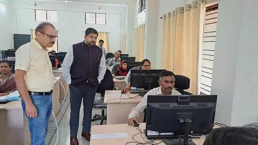 વિજયપુરા: દ્વિતીય PU ની પરીક્ષા પ્રથમ દિવસે સરળ રીતે યોજાઈ Vijayapura : पहले दिन दूसरी PU परीक्षा सुचारू रूप से हुई