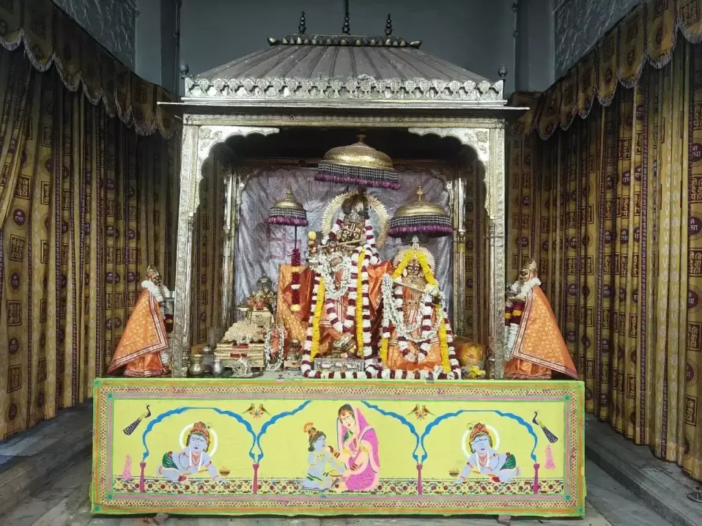 જયપુરઃ ચંદ્રગ્રહણના કારણે મંદિરમાં ખાસ વ્યવસ્થા Jaipur: चंद्रग्रहण के चलते मंदिर में विशेष इंतजाम