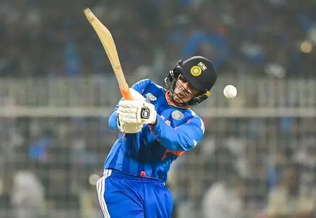 અભિષેકે ઈંગ્લેન્ડ સામે ટી20 સદી ફટકારી છે, માત્ર 4 બેટ્સમેન સદી ફટકારી શક્યા છે. England के खिलाफ टी20 शतक लगा चुके अभिषेक, सिर्फ 4 बल्लेबाजों के नाम सेंचुरी