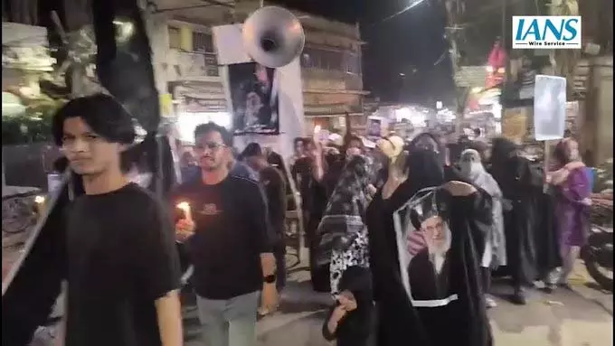 શિયા મુસ્લિમોએ આયાતુલ્લાહ ખામેનીની યાદમાં સરઘસો અને શોક સભાઓનું આયોજન કર્યું હતું शिया मुसलमानों ने आयतोल्लाह खामेनेई की याद में आयोजन किए जुलूस और शोक सभा