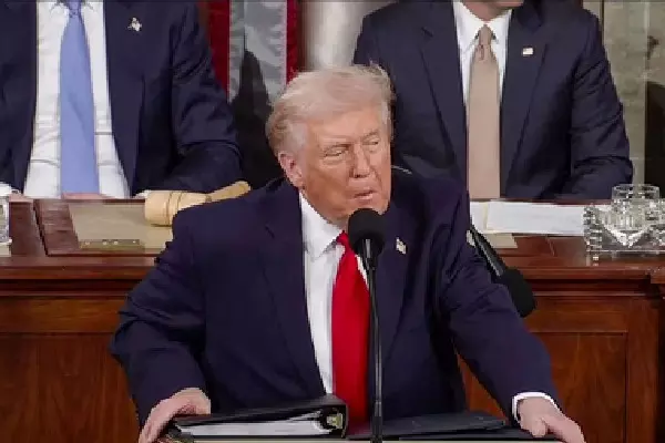 ઈરાન-ઈઝરાયેલ યુદ્ધ: ટ્રમ્પે 3 અમેરિકન યુદ્ધ નાયકોનું સન્માન કર્યું Iran-Israel युद्ध: ट्रंप ने 3 अमेरिकी युद्ध नायकों को सम्मानित किया