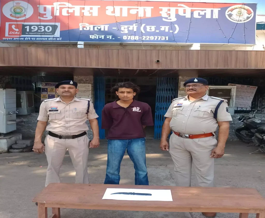 સુપેલા પોલીસની હોળી પર કાર્યવાહી, હથિયાર લહેરાવતા યુવકની ધરપકડ होली पर सुपेला पुलिस की कार्रवाई, हथियार लहराने वाला युवक गिरफ्तार