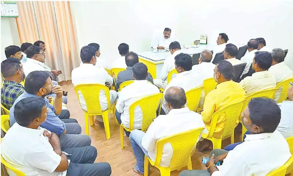 આંધ્ર: મુખ્યમંત્રીની મુલાકાત માટે કરવામાં આવી વ્યવસ્થા Andhra: मुख्यमंत्री के दौरे के लिए इंतजाम किए गए