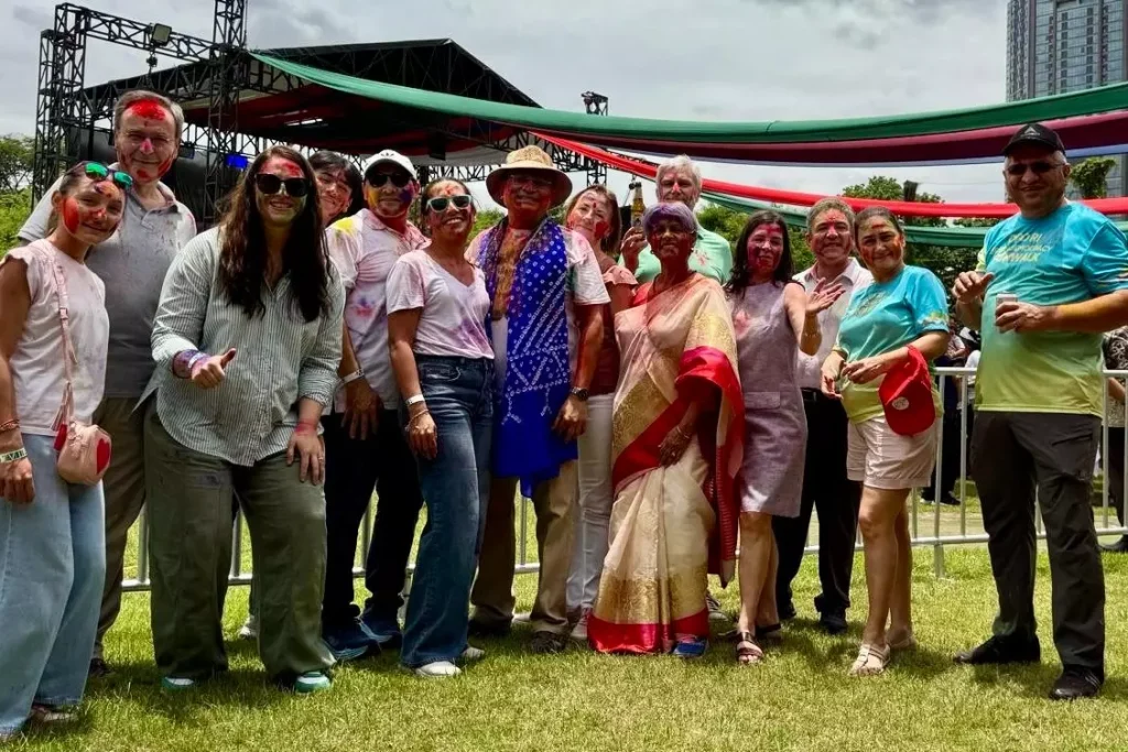 વિશ્વભરના ભારતીય મિશન હોળીની ઉજવણી કરે છે, આશા અને એકતાનો સંદેશ ફેલાવે છે दुनिया भर में भारतीय मिशनों ने होली मनाई, उम्मीद और एकता का संदेश फैलाया