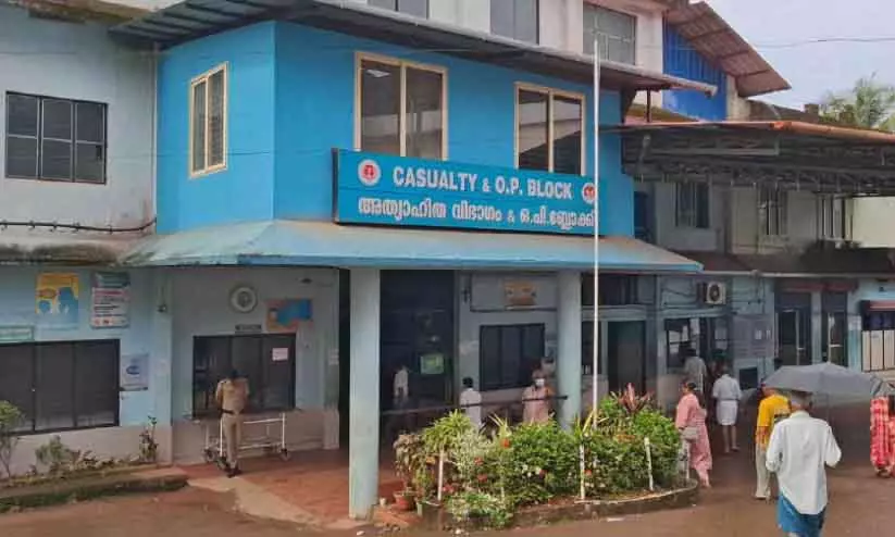 સામાન્ય શસ્ત્રક્રિયા બંધ કરવામાં આવી હતી; ઉત્તર જિલ્લા હોસ્પિટલમાં દર્દીઓની ભીડ ઉમટી… General सर्जरी रोक दी गई; नॉर्थ डिस्ट्रिक्ट हॉस्पिटल में मरीज़ों की भीड़ उमड़...