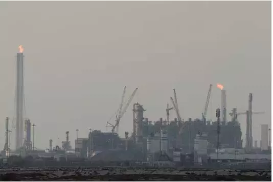 ગેસ લિક્વિફેક્શન અટકી ગયું, વૈશ્વિક LNG માર્કેટમાં ચિંતા વધી गैस लिक्विफैक्शन ठप, वैश्विक LNG बाजार में बढ़ी चिंता