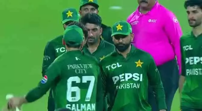 પાકિસ્તાને T20માં નિષ્ફળતા બાદ બાબર આઝમ અને સેમ અયુબને ODI ટીમમાંથી હટાવ્યા છે T20 विफलता के बाद Pakistan ने बाबर आज़म और सैम अयूब को ODI टीम से बाहर किया