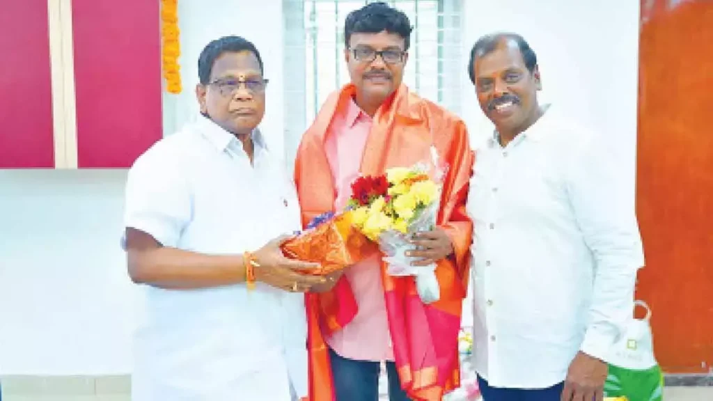 Telangana: भद्राद्री बैंक के प्रमुख ने उद्यमी चेन्नुरी श्रीकांत को सम्मानित...