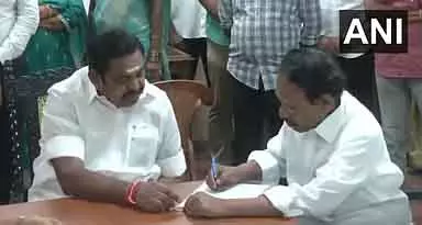 રાજ્યસભા ચૂંટણી: AIADMKએ થમ્બીદુરાઈથી ઉમેદવારી નોંધાવી राज्यसभा चुनाव: AIADMK ने थंबीदुरई से नामांकन दाखिल किया