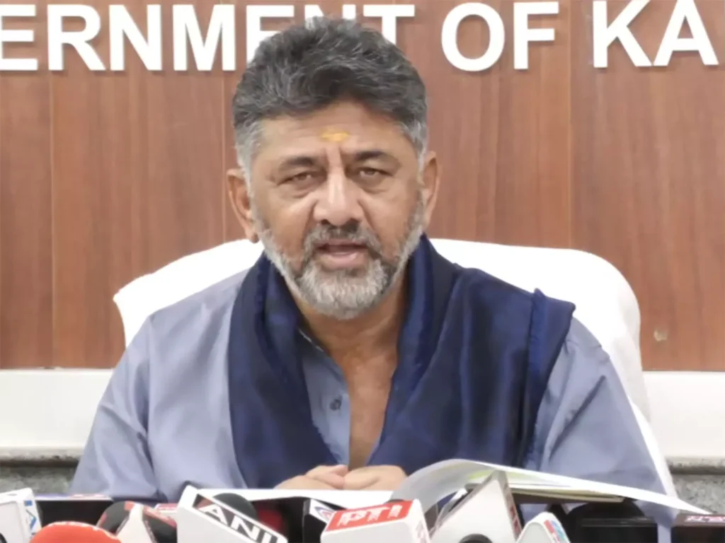 कर्नाटक के डिप्टी CM शिवकुमार ने कहा कि कॉन्ट्रैक्टर्स की CM सिद्धारमैया के...