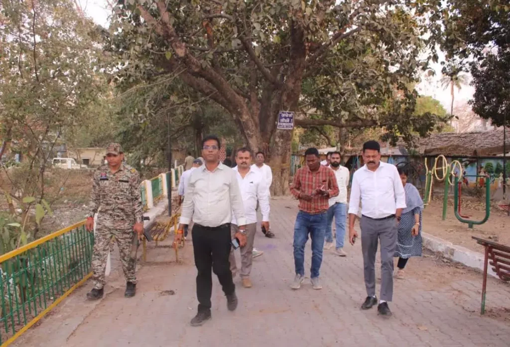 विकास और सफाई अभियान: कलेक्टर डॉ. संजय कन्नौजे ने टीम के साथ स्थलों का...