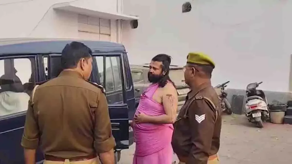 शंकराचार्य अविमुक्तेश्वरानंद पर FIR कराने वाले आशुतोष महाराज पर हमला