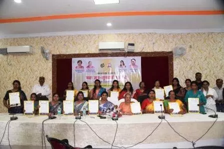 સુરગુજા વિભાગના 6 જિલ્લાના 101 કેસોની ભવ્ય જાહેર સુનાવણી, 30 કેસ રદ सरगुजा संभाग के 6 जिलों के 101 प्रकरणों की महा जन-सुनवाई, 30 प्रकरण नस्तीबद्ध