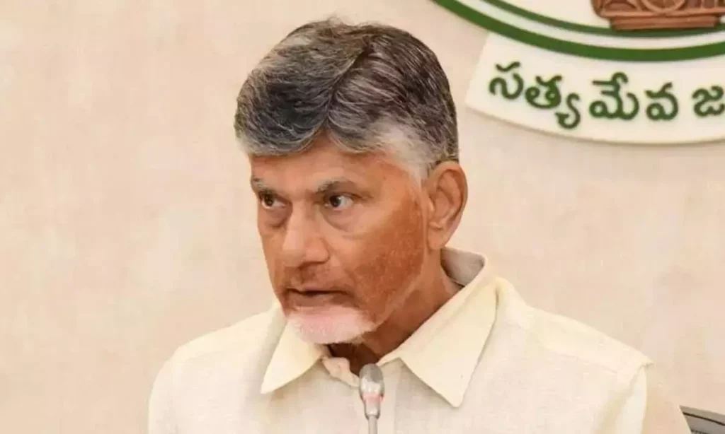 મુખ્યમંત્રીએ અમરાવતીમાં વિકાસ અને રોકાણ વધારવા પર ભાર મૂક્યો હતો. CM ने अमरावती के विकास और निवेश बढ़ाने पर जोर दिया