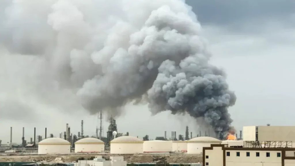 Iran ने खाड़ी के पड़ोसी देशों के सबसे व्यस्त इंटरनेशनल एयरपोर्ट को निशाना...