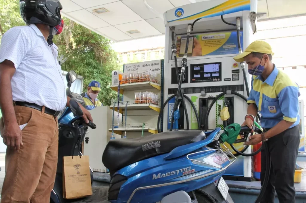 सरकार का बयान: तेल आपूर्ति सुरक्षित, पर्याप्त भंडार और विविध आयात मौजूद