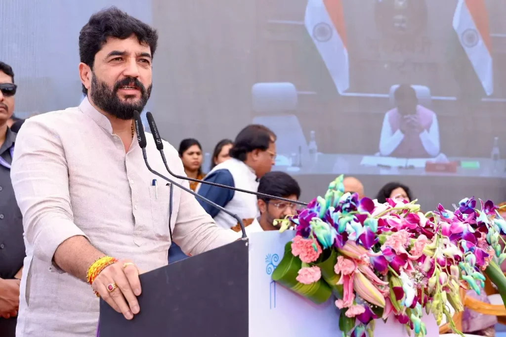 भारत में 11,000 से अधिक पायलट, करीब 1,900 महिलाएँ: सरकार