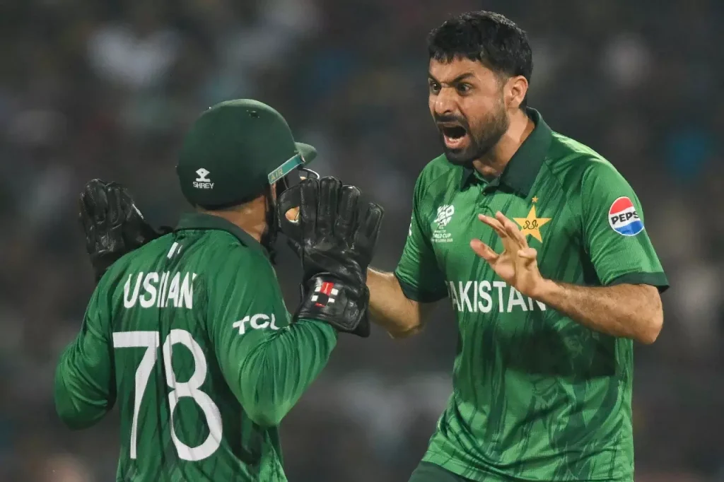 फैंस का संदेश: SRH की पाकिस्तान खिलाड़ी साइनिंग पर नाराज़गी