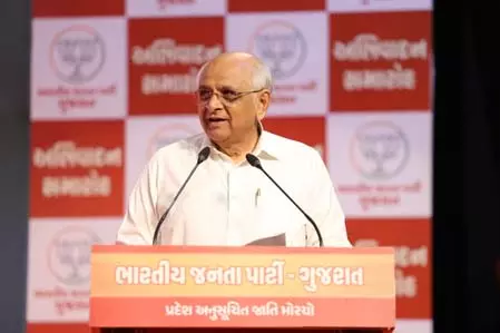 ‘ગેસ સિલિન્ડર સમયસર મળશે’, CM ભૂપેન્દ્ર પટેલે ખેડૂતોને આપી ખાતરી 'गैस सिलेंडर समय पर उपलब्ध होंगे', किसानों को सीएम भूपेंद्र पटेल का भरोसा