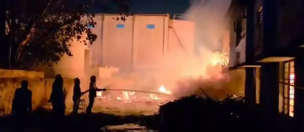 टिंबर और सरिया फैक्ट्री में लगी आग, उरला इलाके की घटना