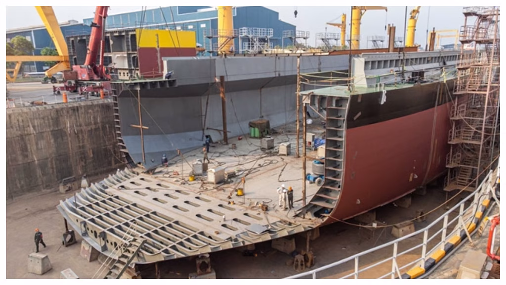 केंद्र ने 456 जहाज़ों के लिए ₹19,748 करोड़ के 288 जहाज़ निर्माण अनुबंधों को...